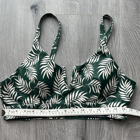 Green and Cream leaf pattern bikini top new never worn - Picture 6 of 7